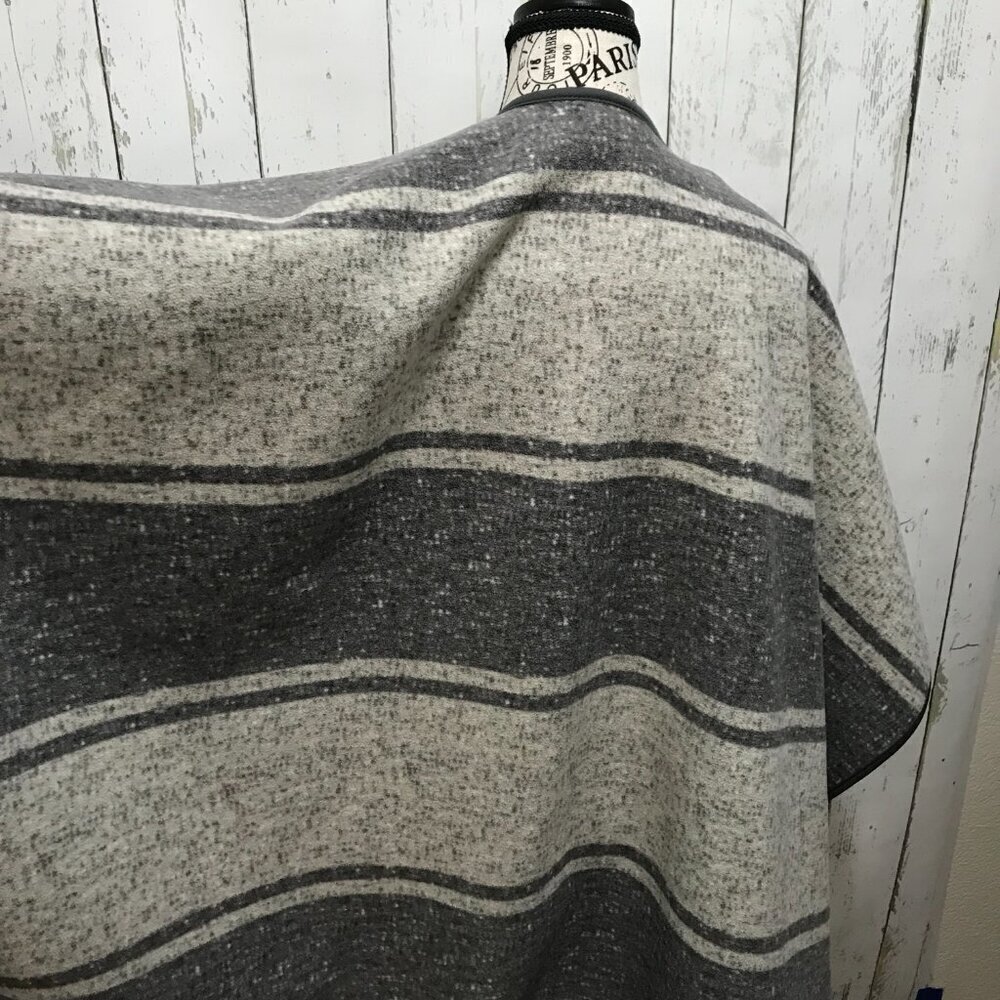Ike Behar reversible fleece wrap in shades of gray.  One size fits most - Picture 4 of 9